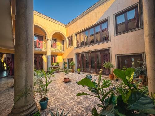 Vanderbijlpark House | Vaal-Villa, Vintage Style Farmhouse, Vaal River