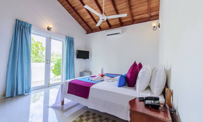 Negombo Hotel | VAAYA HOTEL, Negombo