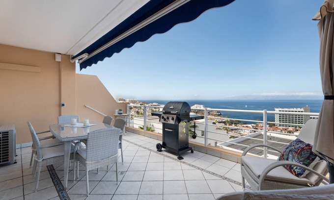 Los Gigantes Apartment | Vacation Apartment 'Casa Puesta Del Sol' with Sea View, Shared Pool and Wi-Fi