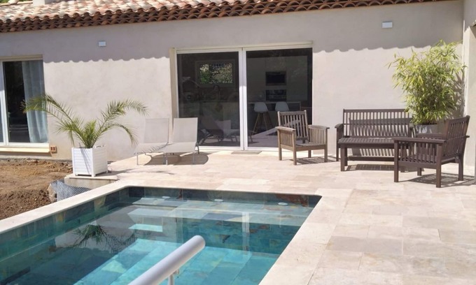 Sainte-Anastasie-sur-Issole Villa | Vacation villa