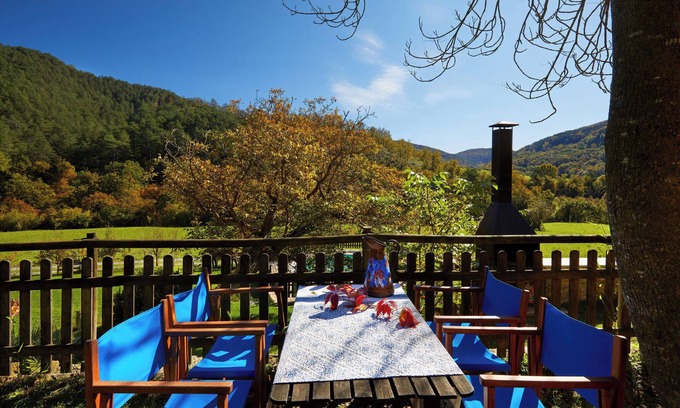 Sant Joan de Les Abadesses House | Vacation Home "La Cabana, El Reixac Casa Rural" with Mountain View, Shared Pool & Wi-Fi