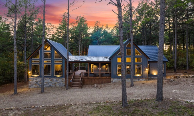 Pickens Cabin | Vacana GG Multi Family Fun Retreat, Arcades, Pets
