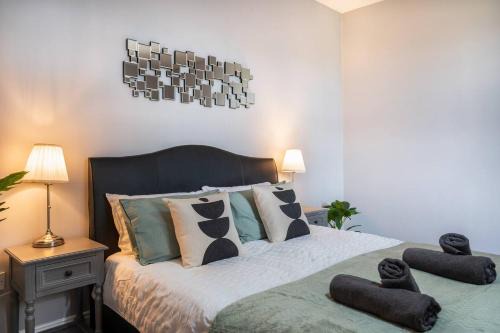 Dunfermline House | Vacant Nests The Queen Anne Central Location