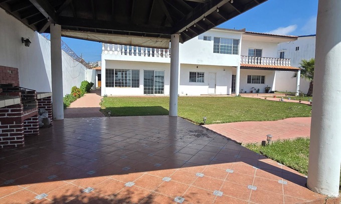 El Sauzal House | VACARDI Beach front Roomy 5 Bd, 5 Ba, 1 studio 2 Story House large yard jacuzzi