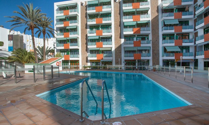 Playa del Ingles Apartment | Vacation Apartment 'Apartamento Yumbo Dunas' with Shared Pool