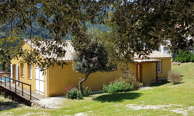 Duilhac-sous-Peyrepertuse House | Vacation home with swimming pool Gite Etape Cathare