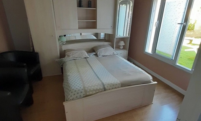 Saint-Jouan-des-Guerets Apartment | Vacation studio summer 2025 near St Malo, Mt St Michel, Dinan and Cancale