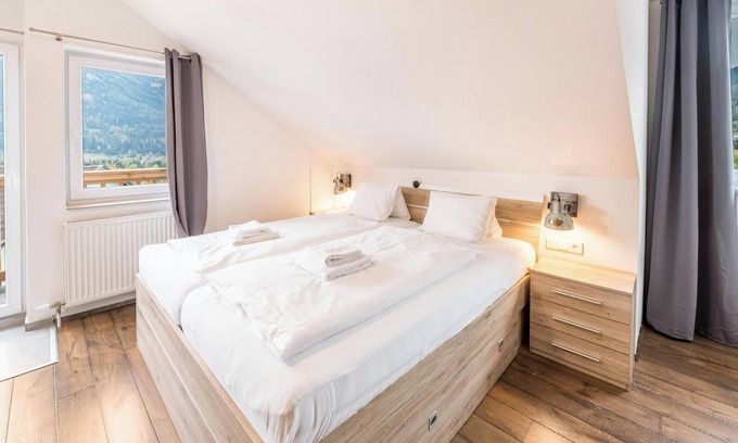 Sankt Martin Apartment | Vacation Apartment "Mentenwirt Suite" with Mountain View, Wi-Fi & Terrace