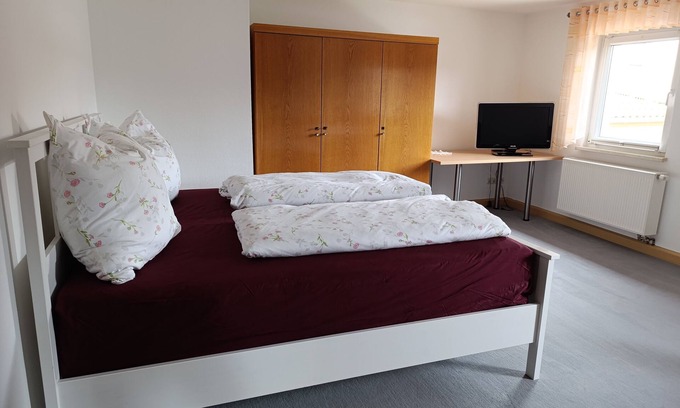 Bad Klosterlausnitz Apartment | Vacation apartment Zirbelkiefer with feel-good ambience near the spa park and clinics