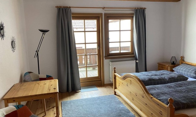 Heuchelheim-Klingen Apartment | Vacation apartment Fuchsbau - Guesthouse Winzerhof Bader