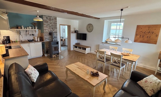 Weckersdorf Apartment | Vacation apartment Zur alten Schäferei with sauna in the historic four-sided courtyard