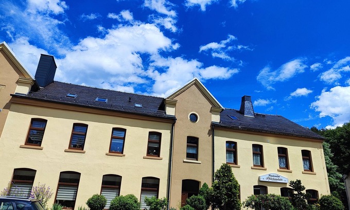Auerbach Apartment | Vacation apartment "Alte Schule"