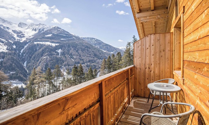 Valle Aurina Apartment | Vacation Apartment "Golserhof Kristall" in the Ahrntal Valley with Mountain View