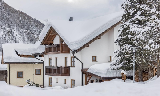 Predoi Apartment | Vacation Apartment "Ichatme Klima 1" with Mountain View, Wi-Fi & Balcony