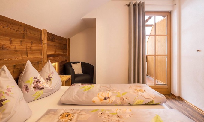 Predoi Apartment | Vacation Apartment "Ichatme Klima 4" with Mountain View, Wi-Fi & Balcony