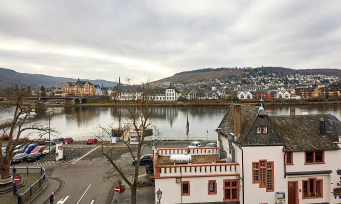 Bernkastel Apartment | Vacation apartment at the shore apartment no. 2