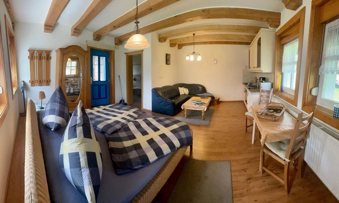 Kolonie Apartment | Vacation apartment Zaunkönig - Thatched plank house Zum Heuschober