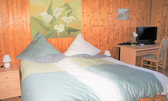 Bad Muenster am Stein-Ebernburg Apartment | Vacation apartment in the flower garden