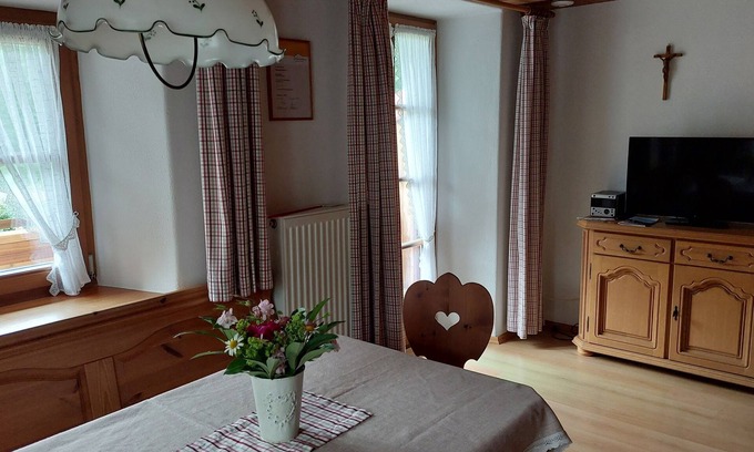 Weissbach an der Alpenstrasse Apartment | Vacation apartment 4, 39 sqm, 1 separate bedroom