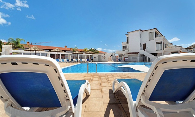 Complejo turistico Amarilla Golf Apartment | Vacation Apartment 'Blue Dream Pebble Beach' with Sea View, Shared Pool and Wi-Fi
