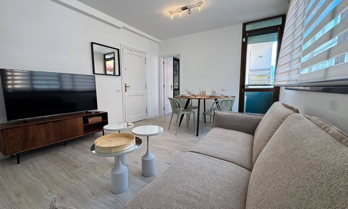 El Medano Apartment | Vacation Apartment 'Brisa Beach El Médano' with Balcony, Wi-Fi and Air Conditioning