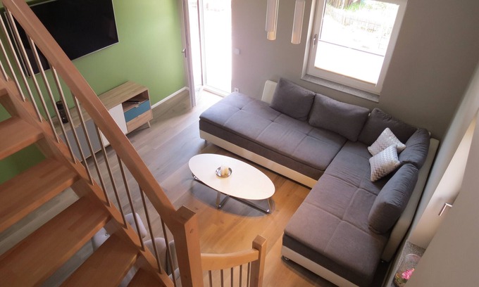 Mondfeld House | Vacation apartment 'Burgblick'