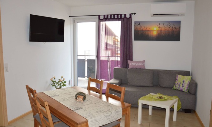 Rheinhausen Apartment | Vacation apartment/apartment for 6 guests with 55m² in Rheinhausen (18002)