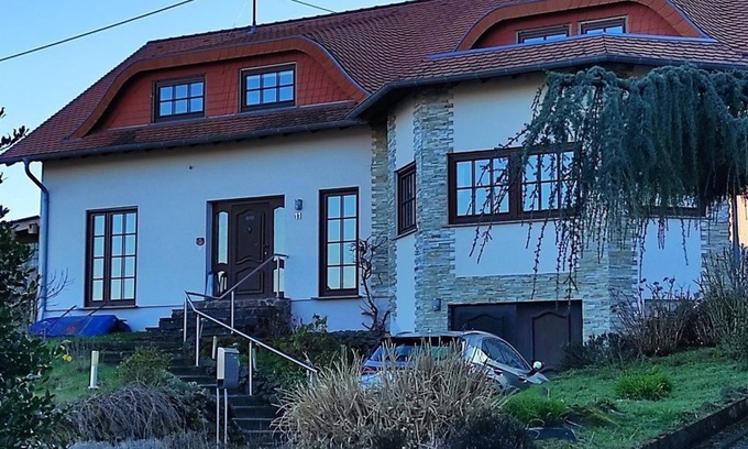 Weiskirchen Apartment | Vacation apartment on Zweitälerweg - Modern vacation apartment with whirlpool bath