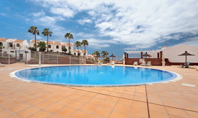 Costa Adeje Apartment | Vacation Apartment 'Torviscas Endless Summer' with Sea View, Shared Pool and Wi-Fi