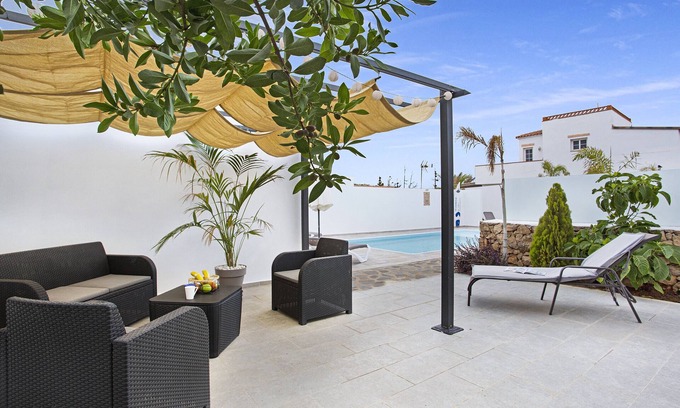 Triquivijate Apartment | Vacation Apartment 'Atardecer - Apartamento Con Terraza' with Private Terrace and Wi-Fi