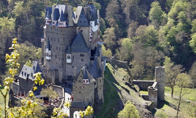 Senheim Apartment | Vacation apartment for up to 5 people. Great view. In the middle of the village-a beautiful view