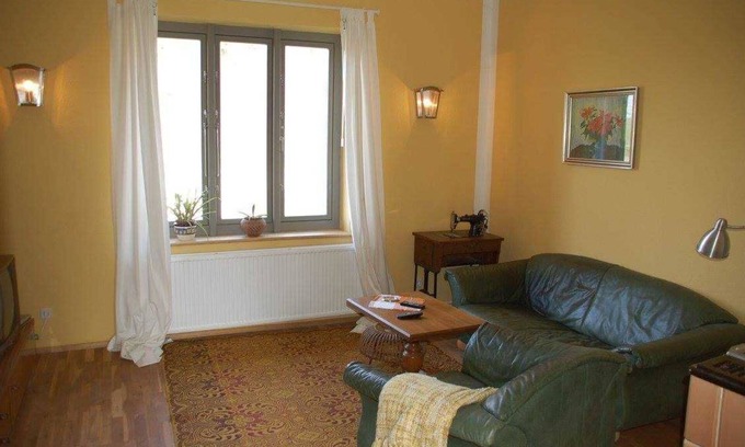 Teterow Apartment | Vacation apartment Gänseblümchen - I know a house by the forest.