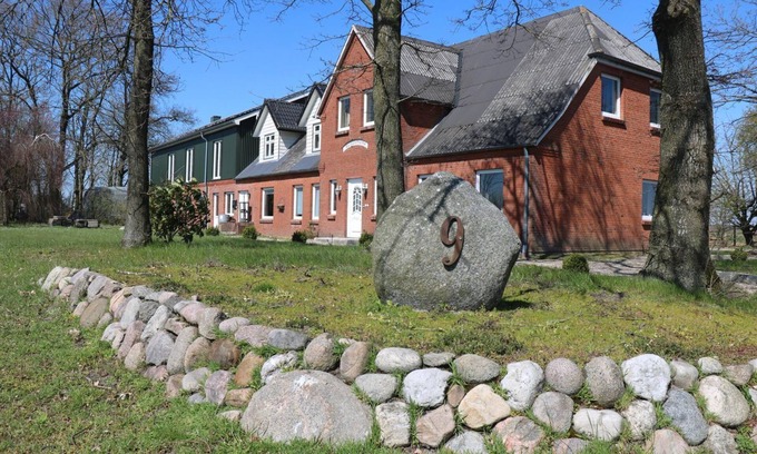Goldelund House | Vacation apartment Hof Margarethental - Renovated half of the house for 6 persons on a beautiful