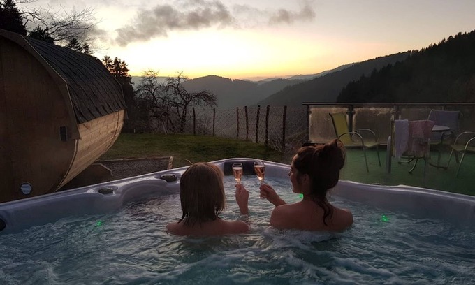 Hausach Apartment | Vacation apartment Hohenlochen 130sqm with whirlpool and barrel sauna, 3 bedrooms for max. 6 people