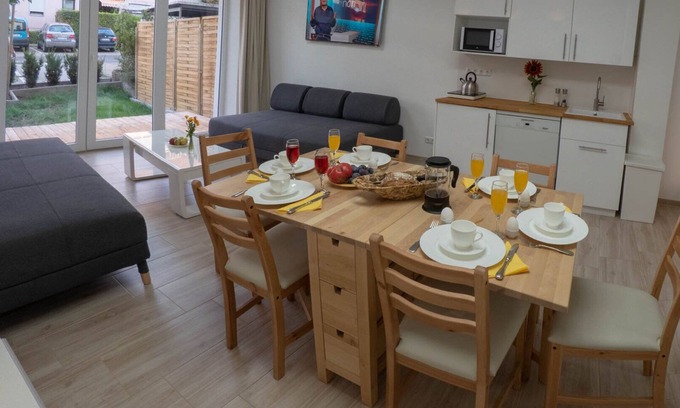 Sanderau House | Vacation apartment in Würzburg city on the ground floor with terrace including parking spaces