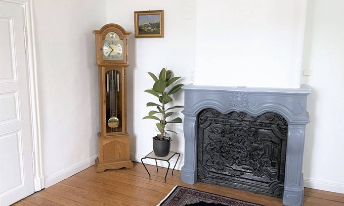 Hilbringen Apartment | Vacation apartment in the castle "de Maurice" - Hilbringen Castle