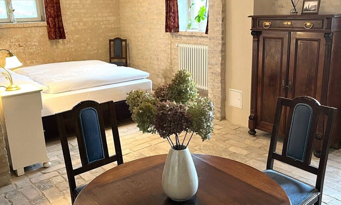 Nauen Apartment | Vacation apartment in the green Lietzow manor house near Berlin