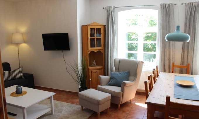 Schwackendorf Apartment | Vacation apartment Lotsenausblick - OSTSEE-Ferienwohnungen