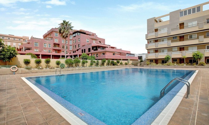 El Medano Apartment | Vacation Apartment 'La Perla D22 En El Médano' with Shared Pool, Balcony and Wi-Fi