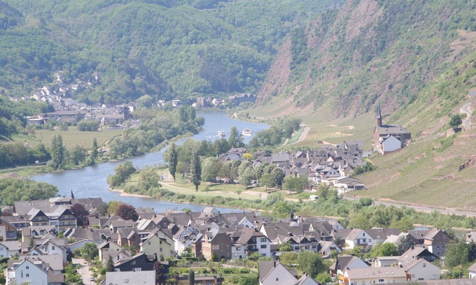 Valwig Apartment | Vacation apartment Nikolausberg, gr. Sun terrace in Valwig, 3 km from Cochem