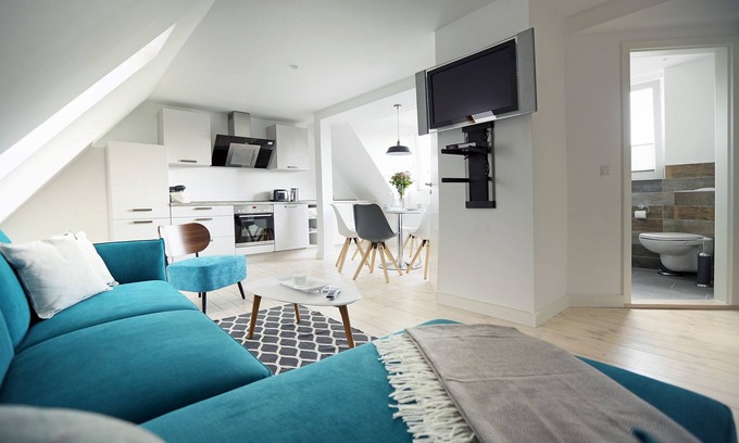 Stralsund Apartment | Vacation apartment on the Strelasund 150m to the beach WLAN 250Mbits & e-car connection