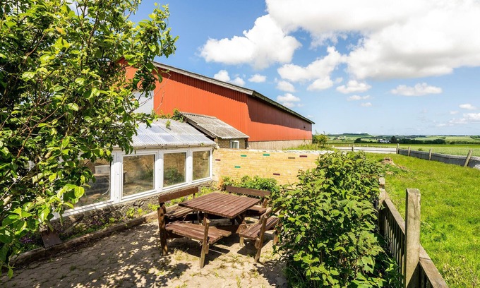 Snedsted Apartment | Vacation apartment on a disused estate with a small animal farm and in a quiet environment.