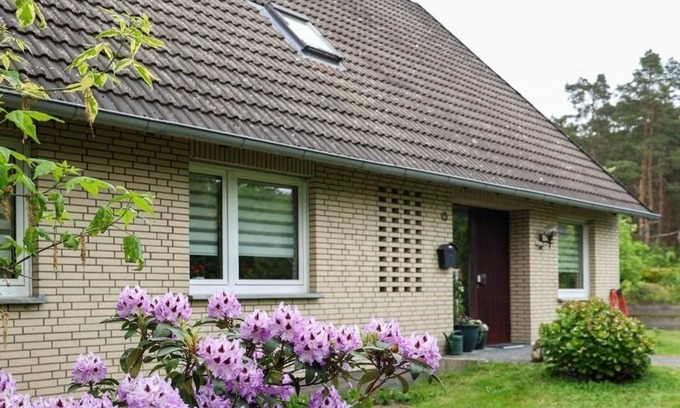 Hademstorf Apartment | Vacation apartment Roswitha 120 m² in the Lüneburg Heath, large garden/terrace