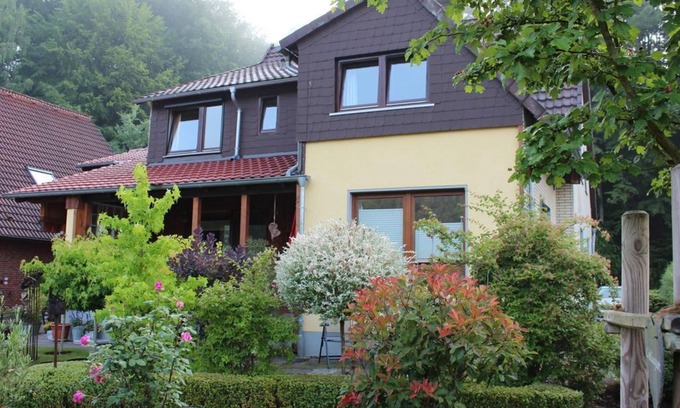 Amelith House | Vacation apartment, shower, WC, 2 bedrooms - Ferienhaus Buren-Hof