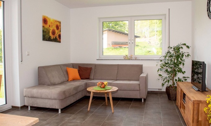 Laichingen Apartment | Vacation apartment Sonnenblume, 57 sqm, 2 bedrooms, south balcony, max. 4 persons