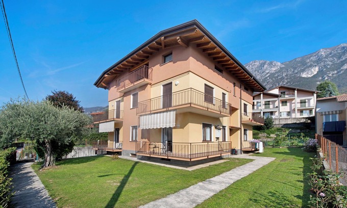 Lierna Apartment | Vacation Apartment "SIBI Apartment" with Wi-Fi & Garden