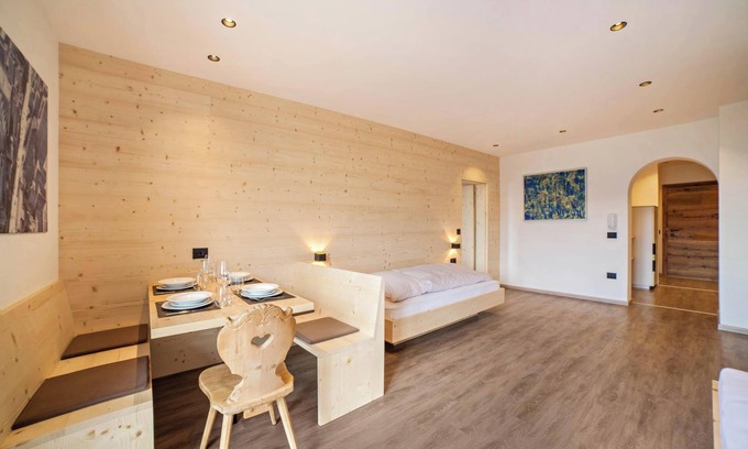Lagundo Apartment | Vacation Apartment "Sofia Gross" with Spectacular Panoramic Mountain View & Shared Garden