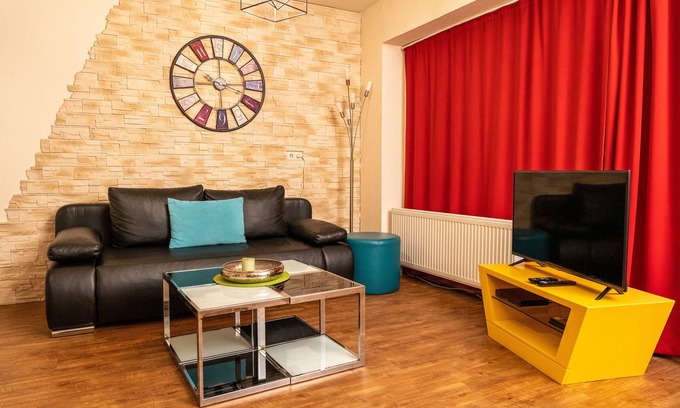 Mitte Apartment | Vacation apartment, TOP location in Kassel city center, up to 4 persons with balcony