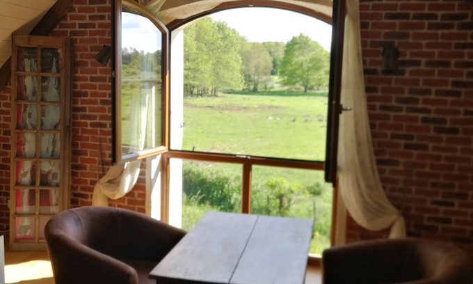 Montcony Apartment | Vacation apartment "Vers le Sud" in a former farmhouse with pool