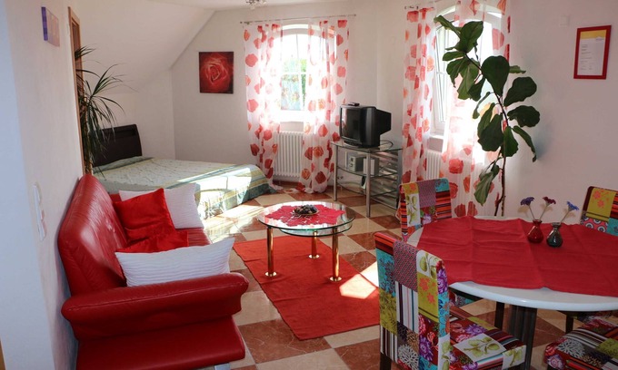 Mahlberg Apartment | Vacation apartment Vogesenblick, 50sqm, 1 bedroom - Ferienwohnung Kunst
